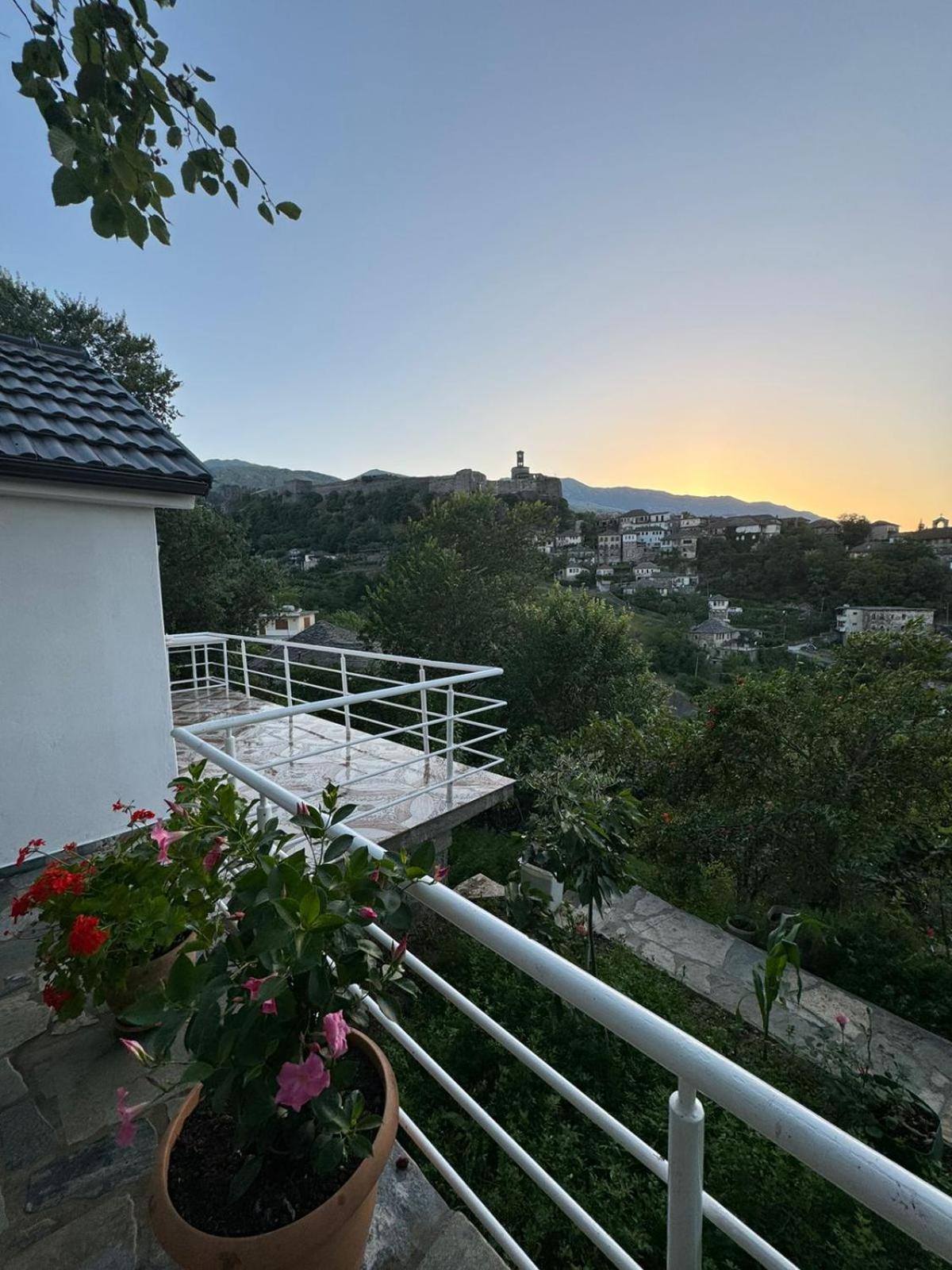 Guest House Argjiro Castle Gjirokastër Dış mekan fotoğraf