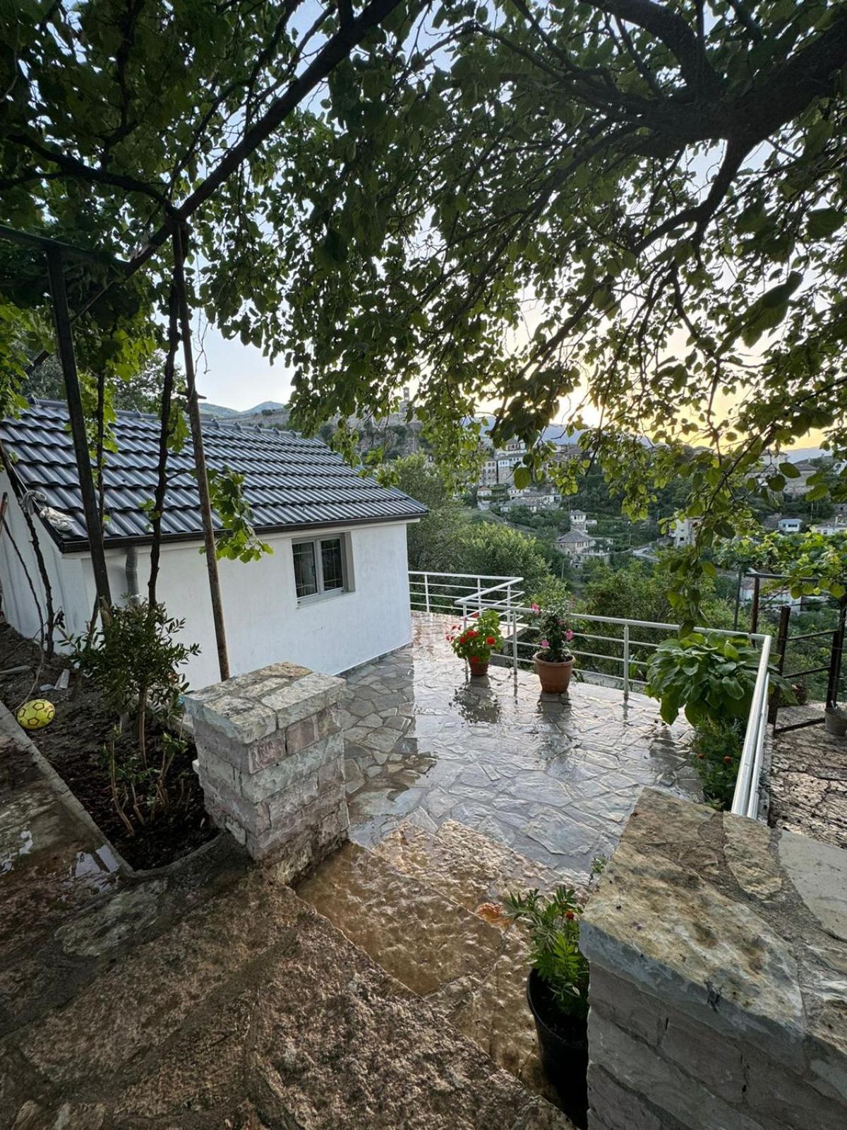 Guest House Argjiro Castle Gjirokastër Dış mekan fotoğraf