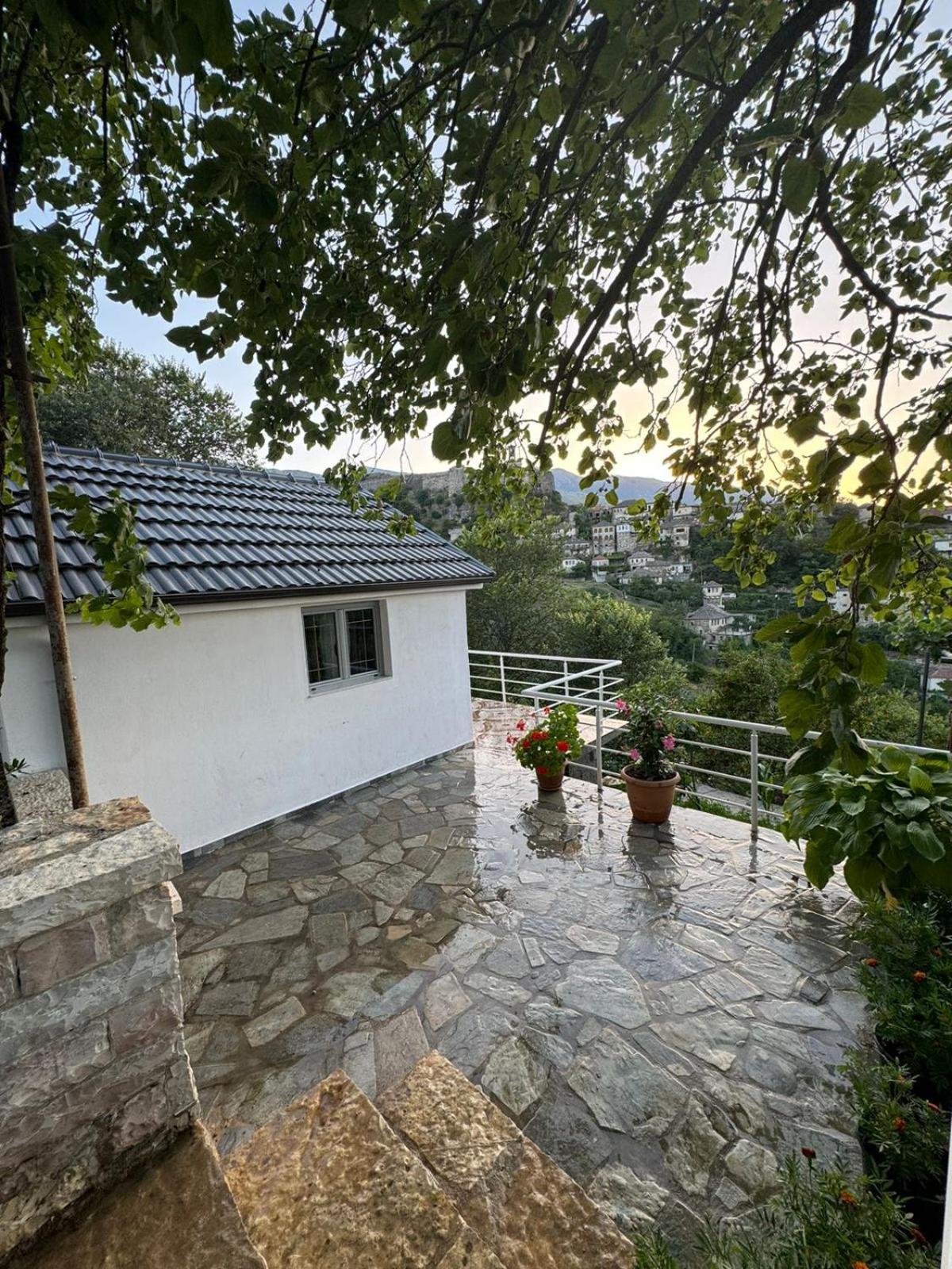 Guest House Argjiro Castle Gjirokastër Dış mekan fotoğraf