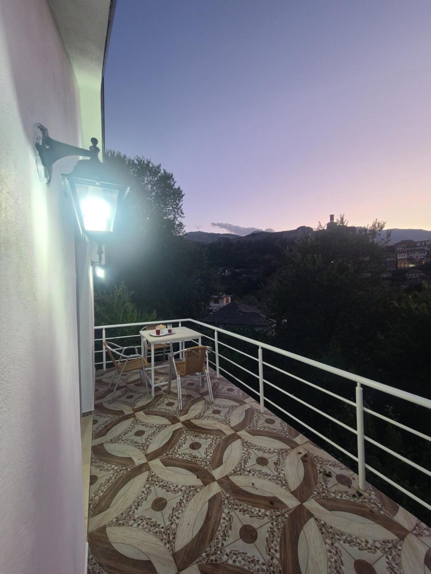 Guest House Argjiro Castle Gjirokastër Dış mekan fotoğraf