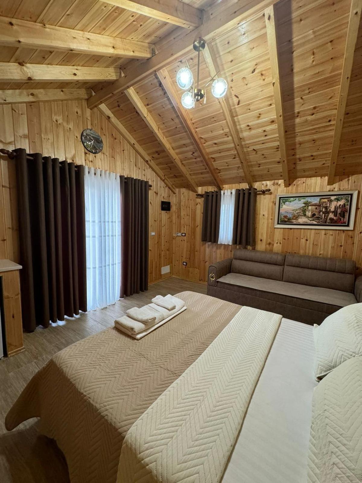 Guest House Argjiro Castle Gjirokastër Oda fotoğraf